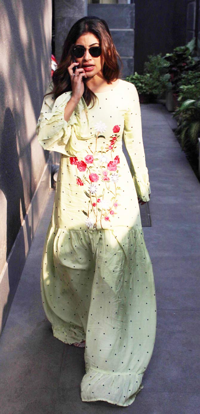 Also spotted was the Gold and Made In China actor Mouni Roy. It seems a film producer is planning to cast Mouni and Chitrangda Singh together in a film and we hope that happens.