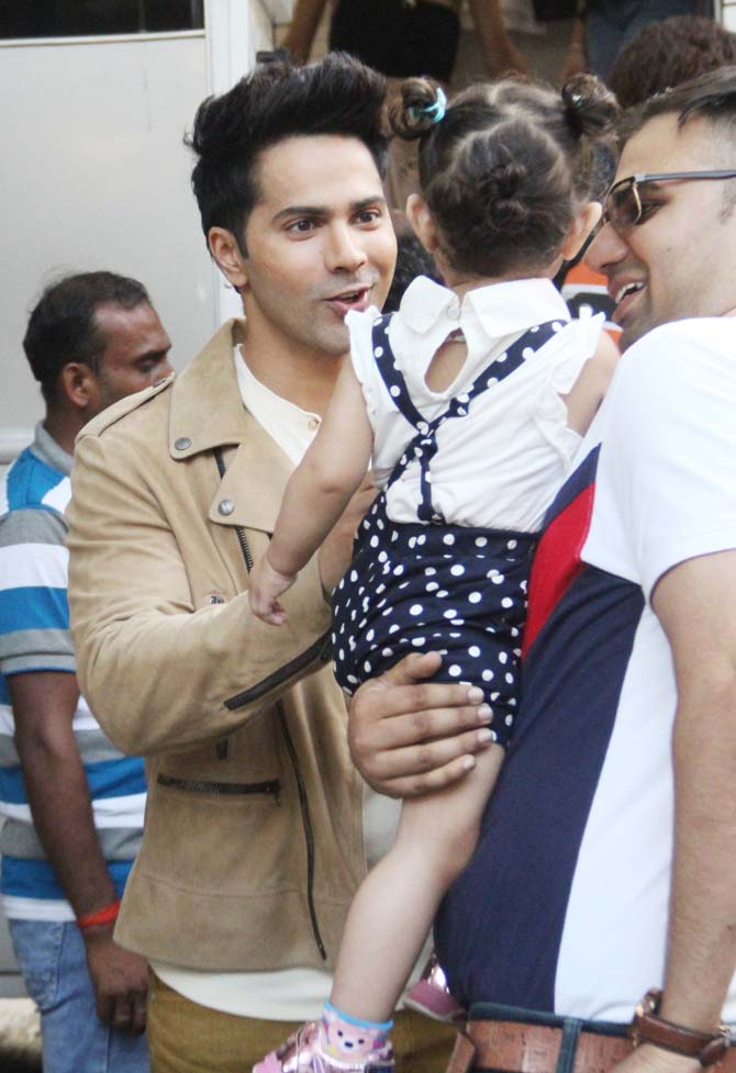 Varun Dhawan looked macho in his white t-shirt and a beige jacket, which he matched it with his jeans and shoes.