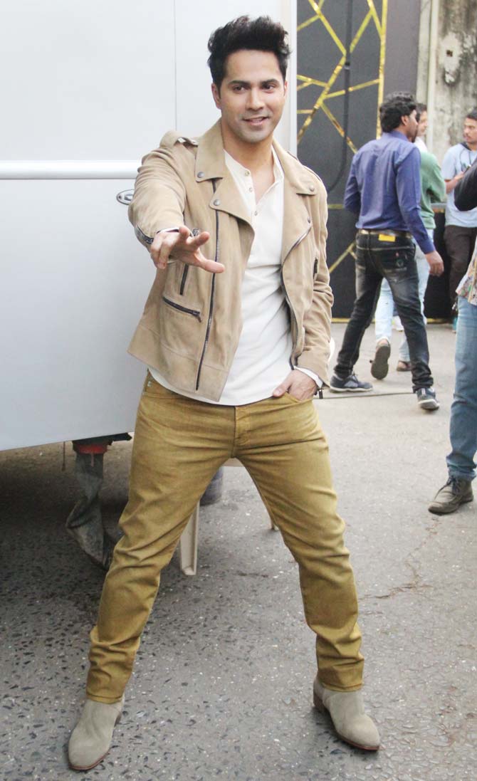 Street Dancer 3D marks the return of Varun and Shraddha, who made us groove to their dance in the second installment of ABCD. In the posters shared by the makers, Varun can be seen all ready to make us groove us with his dancing skills.