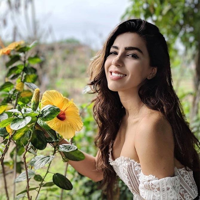 The range of expression clearly demonstrate that her art knows no boundaries, no silver linings yet the recourse to what we face every day is so recognizable. 