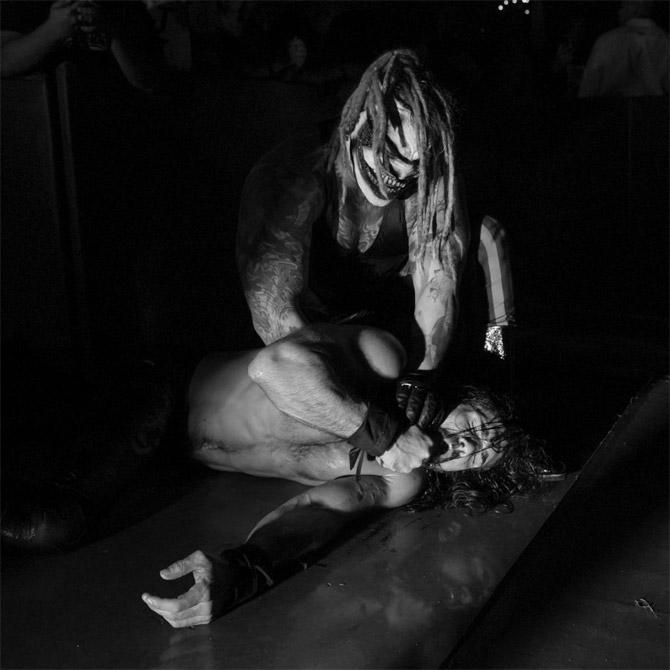 At Hell in A Cell, Seth Rollins lost control in his match against The Fiend Bray Wyatt for the Universal title in what could be one of the most controversial matches in the past decade. Rollins retained his title via disqualification but The Fiend laid him to rest with the Mandible Claw