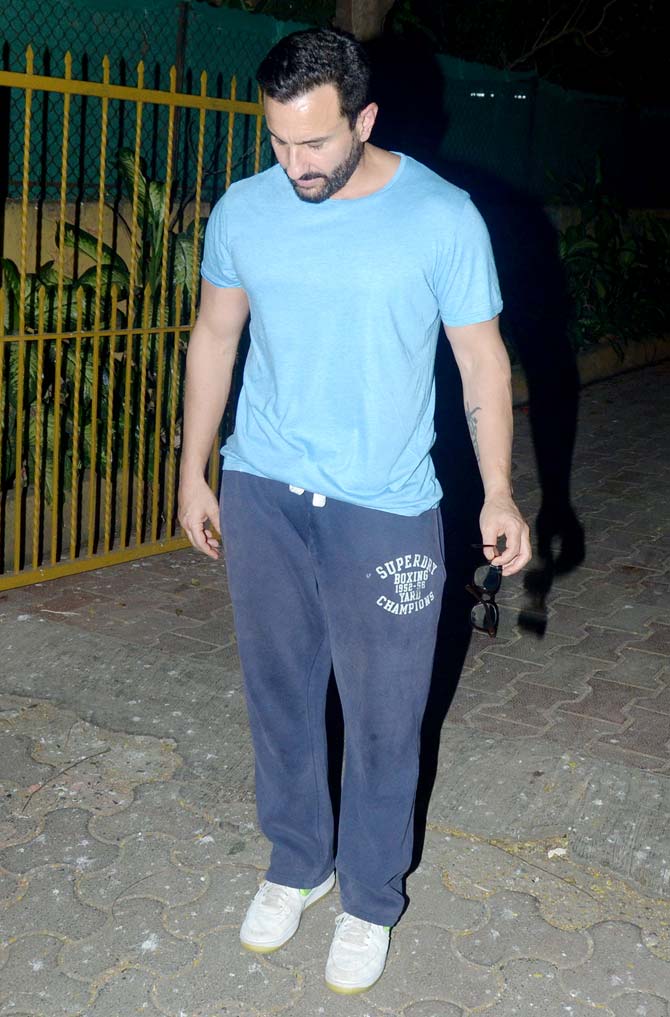 Her father Saif Ali Khan was also clicked at a dubbing studio in Juhu. For the outing, Saif kept it simple yet classy in his blue t-shirt and trousers.