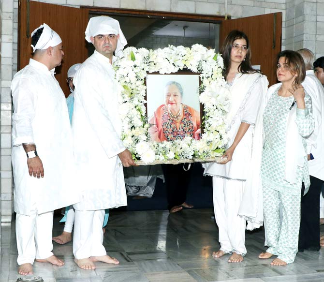 Prabha Ratnani, who is a celebrity photographer Dabboo Ratnani's mother, passed away on November 28 after a prolonged illness. Her funeral was held on Friday evening, celebs came in to pay their last respects. All pictures/Yogen Shah