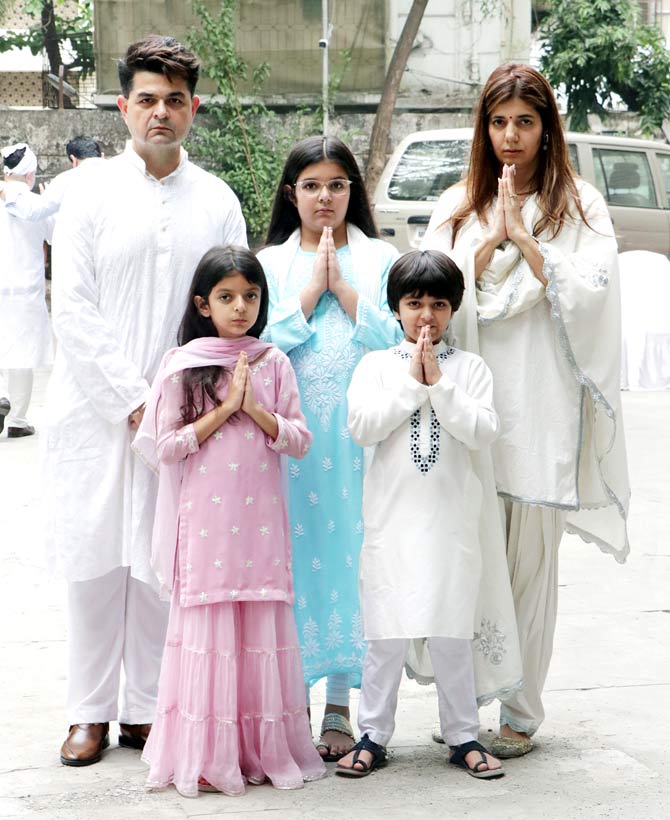 A few days ago, Dabboo Ratnani posted a picture on his Instagram account with his mother and her grandchildren and wrote- 