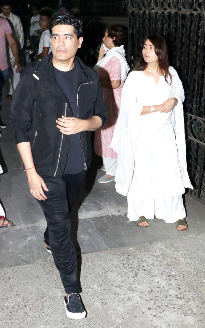 Ace designer Manish Malhotra arrives to pay his respects to Dabboo Ratnani and family at the prayer meet in Khar.