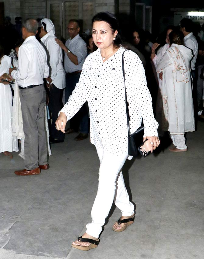 Veteran actress Poonam Dhillon also came in to offer her condolences to Dabboo Ratnani and family at the prayer meet in Khar.