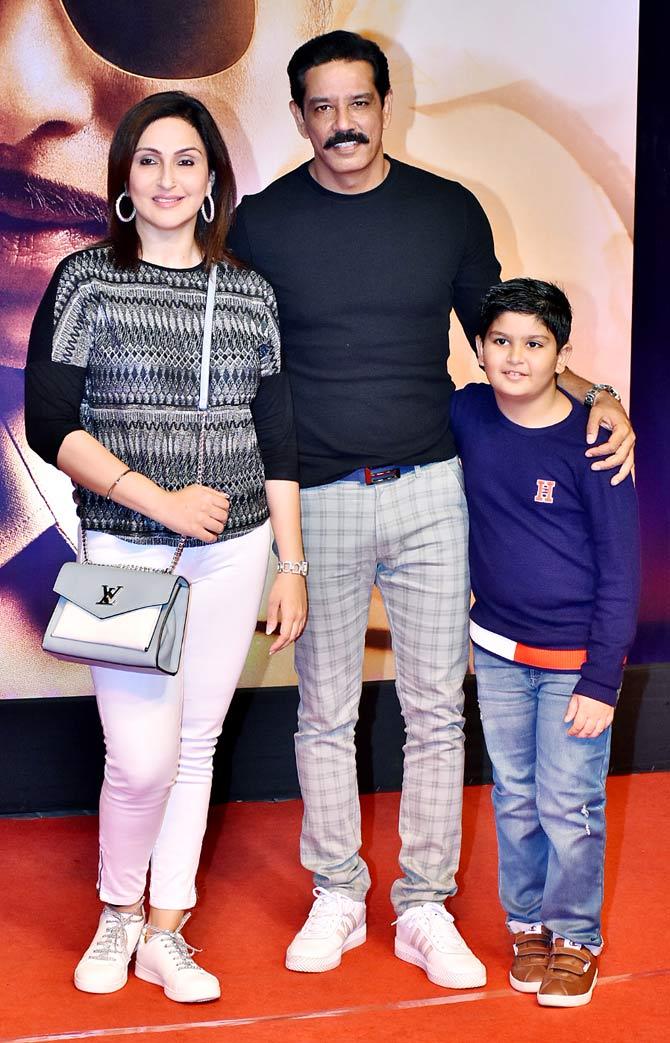 Anup Soni along with wife Juhi Babbar and son Imaan Soni pose for the photographers at Dabangg 3 screening in Juhu.