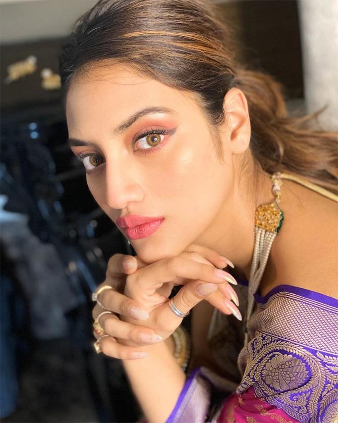 Nusrat Jahan paired her beautiful Kanjeevaram saree with a matching sleeveless blouse and tied her long tresses in a neat bun. The new-age political leader completed her ethnic outfit with light pink lipstick and minimal accessories.