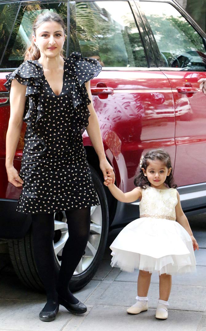 Staying true to the theme, little sister Inaaya Naumi Kemmu walked into 'Bhai' Tim's birthday party in a pretty white frock. Isn't she looking adorable? Soha Ali Khan opted for an LBD, paired with black stockings and ballet shoes.