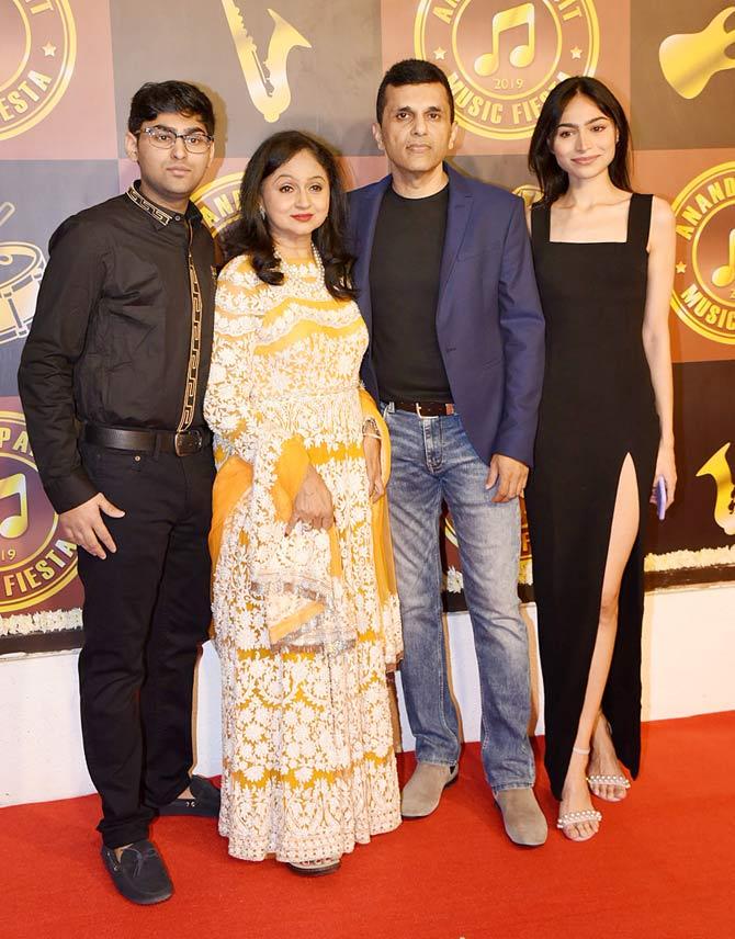 Anand Pandit teamed up with his wife and children for a perfect family portrait.