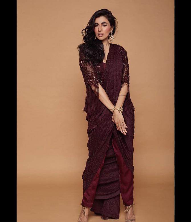 In a semi-ethnic avatar, Prerna teams a pair of maroon pants with a sari and looks effortlessly chic