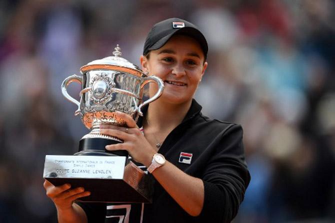 Ashleigh Barty defeated Marketa Vondrousova 6−1, 6−3 in the French Open final to win her first-ever Grand Slam title.
