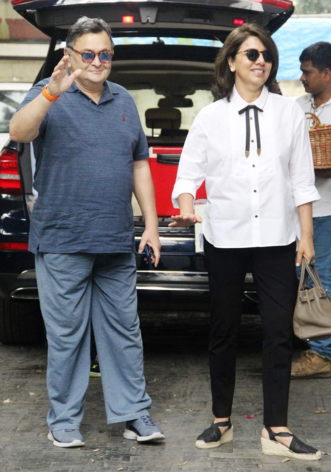 Rishi Kapoor and Neetu Kapoor were also elated to join in the traditional ceremony. Neetu stunned in a white shirt with a bowtie, paired with basic denim, Rishi opted for a casual outfit.