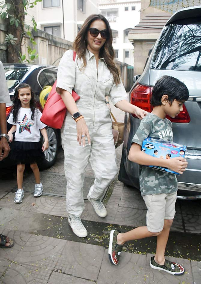Sohail Khan's wife Seema Khan was also clicked at Malaika Arora's mother's residence.