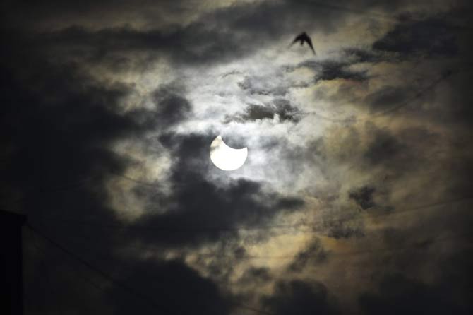 The annular solar eclipse today began around at 8.00 am. A partial solar eclipse was observed from Mumbai, while the ideal location identified to witness the solar eclipse in its full glory was Kalpetta in Kerala.
Picture courtesy: Pradeep Dhivar