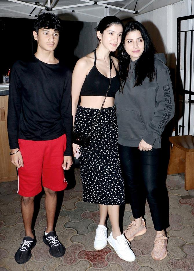 However, even before debuting as an actress, the 20-year-old did get a chance to be an assistant director on the upcoming film Gunjan Saxena: The Kargil Girl, starring her cousin Janhvi Kapoor and backed by Karan Johar.
In picture: Jahaan Kapoor, Shanaya Kapoor and Maheep Kapoor pose together for a picture.