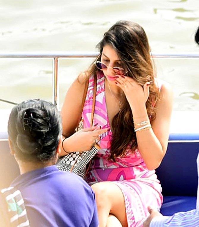 Suhana Khan is one star kid who always makes waves no matter what she does. Her style sense is loved by countless young girls in India and across, and Suhana's pictures shared by her fan clubs always go viral. This outfit of Suhana Khan too has become a topic of discussion! She surely knows how to ace the fashion game.