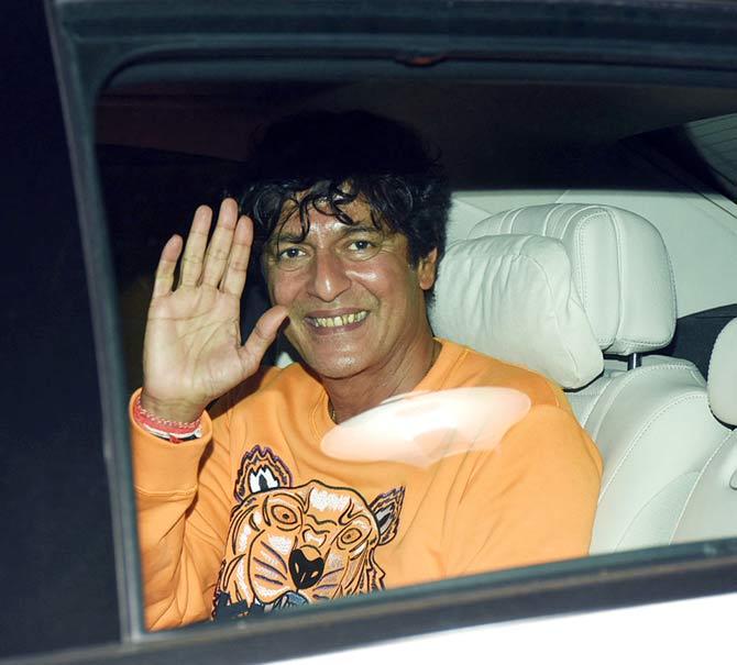 Proud and elated father Chunky Panday cannot stop smiling as he also arrives for the screening of Pati Patni Aur Woh to be with his daughter on such a special occasion. Known for his unpredictable antics and fashion sense, Chunky wore a rather amusing but cool shirt with a Tiger printed on it.