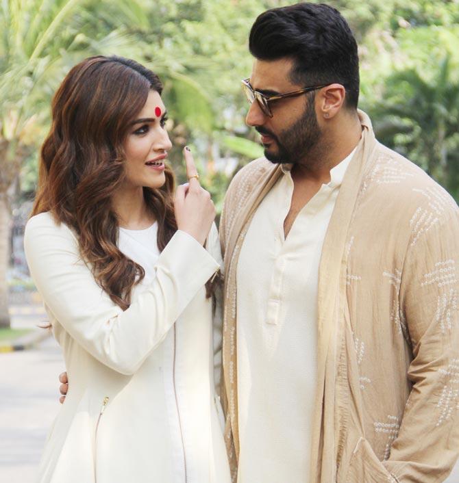 Arjun Kapoor and Kriti Sanon look smashing together and this picture is proof. But can you guess what Sanon is saying to Kapoor? Any wild guesses?