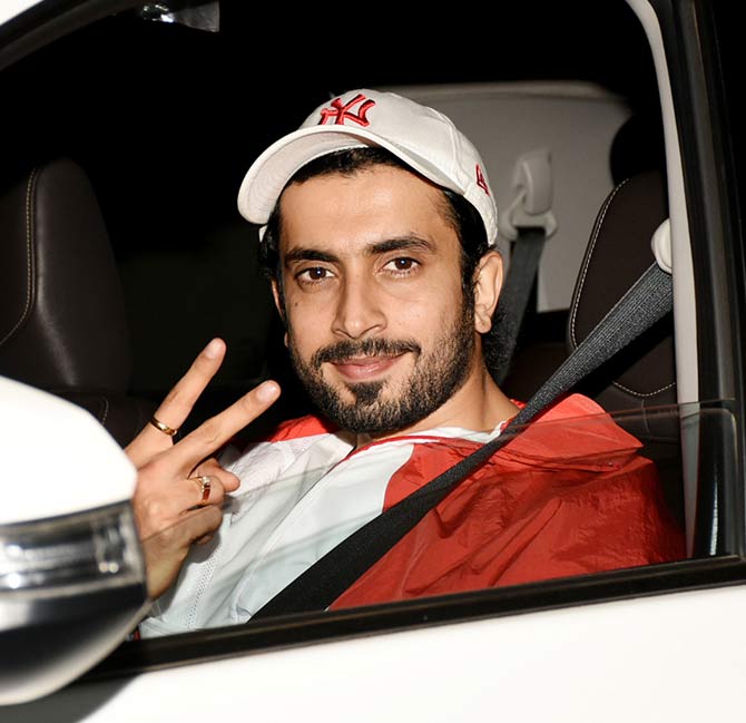 Surprise surprise! In case you didn't know, Sunny Singh, who has worked with Kartik Aaryan in as many four films, will also have a cameo in Pati Patni Aur Woh, making this their fifth collaboration together. He arrived rather casually for the event, wearing a red and white jacket and a white cap. Let's see what can we expect from his cameo in this comedy.