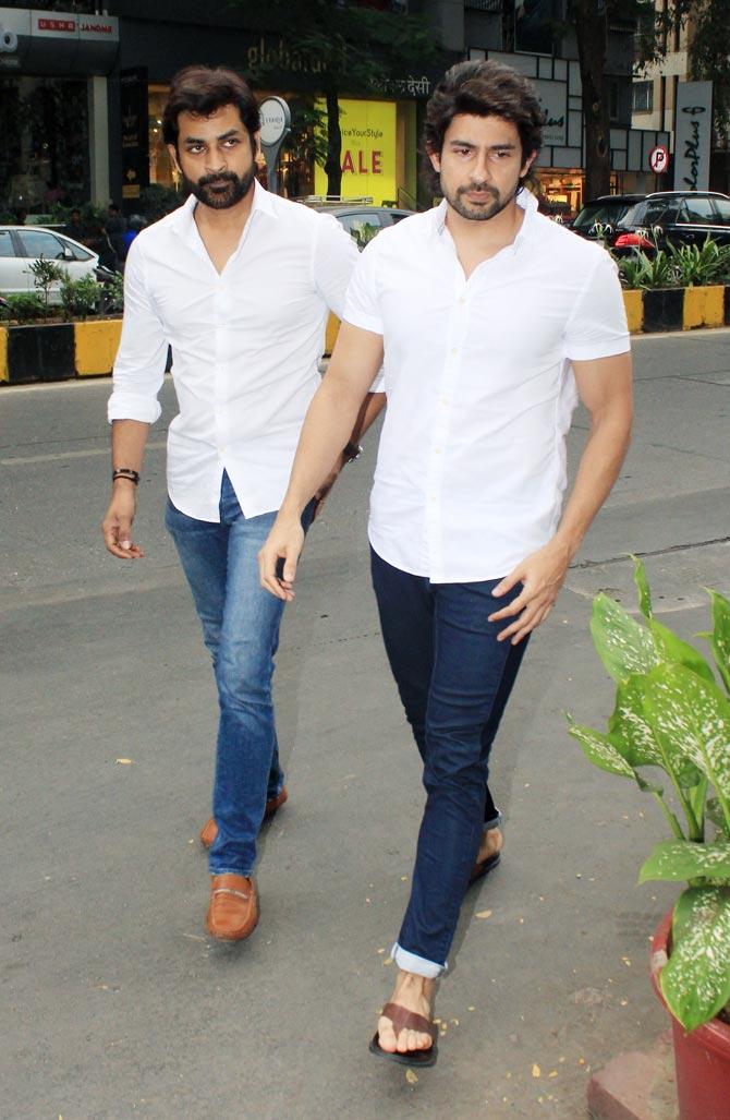 Manish Goel and Hussain Kuwajerwala also came in to pay their respects to Kushal Punjabi's family at the prayer meet in Khar.