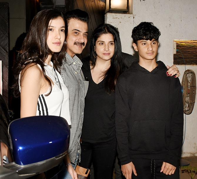 Sanjay Kapoor with Maheep and kids, Arjun-Anshula party in Andheri