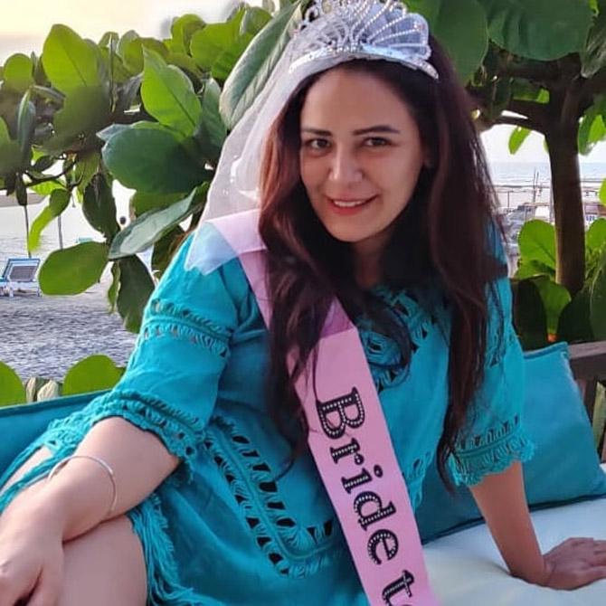 Our very own 'Jassi' aka Mona Singh got married on December 27, 2019, with her beau Shyam Gopalan who's an investment banker in the South. Just a few days before the wedding, the couple along with their close friends took off to Goa to chill and party at the beach paradise.