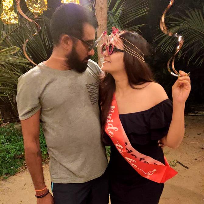 Mona Singh, Shyam Gopalan and their bunch of friends were in Ashvem, Goa. Mona's friend Ashish Kapoor Instagrammed this picture and wrote alongside, 