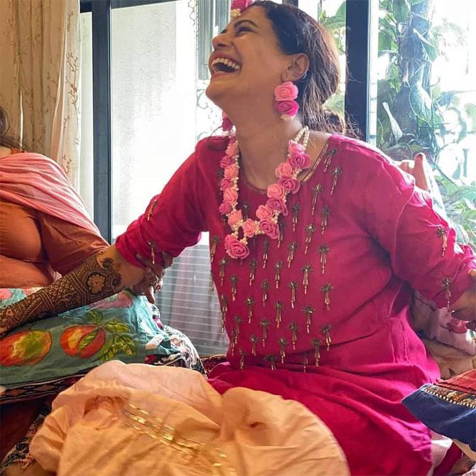 Soon after the 'The Team Bride' trip to Goa, pictures and videos from Mona Singh's Mehendi ceremony went viral on the internet. Mona's close friend and Jassi Jaisi Koi Nahi co-star Gaurav Gera took to Instagram to share some photos and videos from the ceremony. Check them out below!