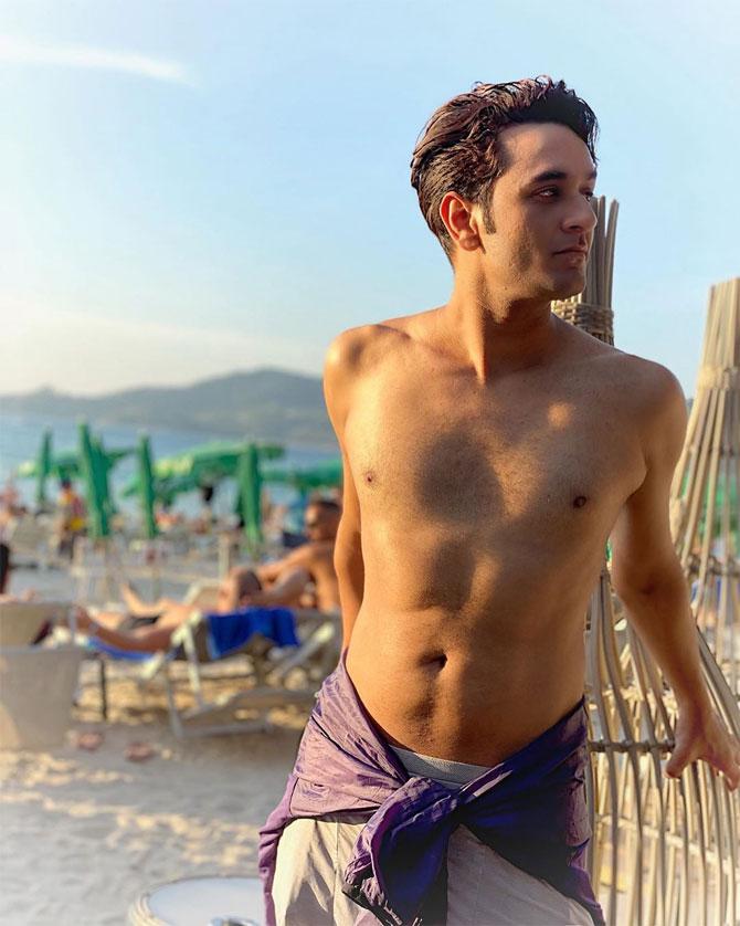 Vikas Gupta just made the temperature soar on Instagram by sharing this picture! He captioned it, 