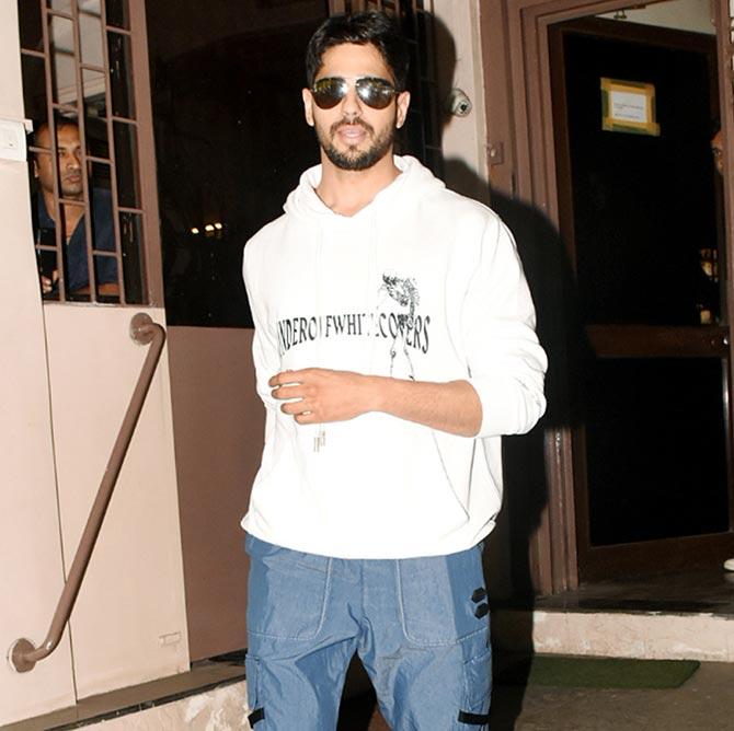 Sidharth Malhotra was also clicked in Bandra, the Marjaavaan actor was spotted at a Shankar Mahadevan's dubbing studio.