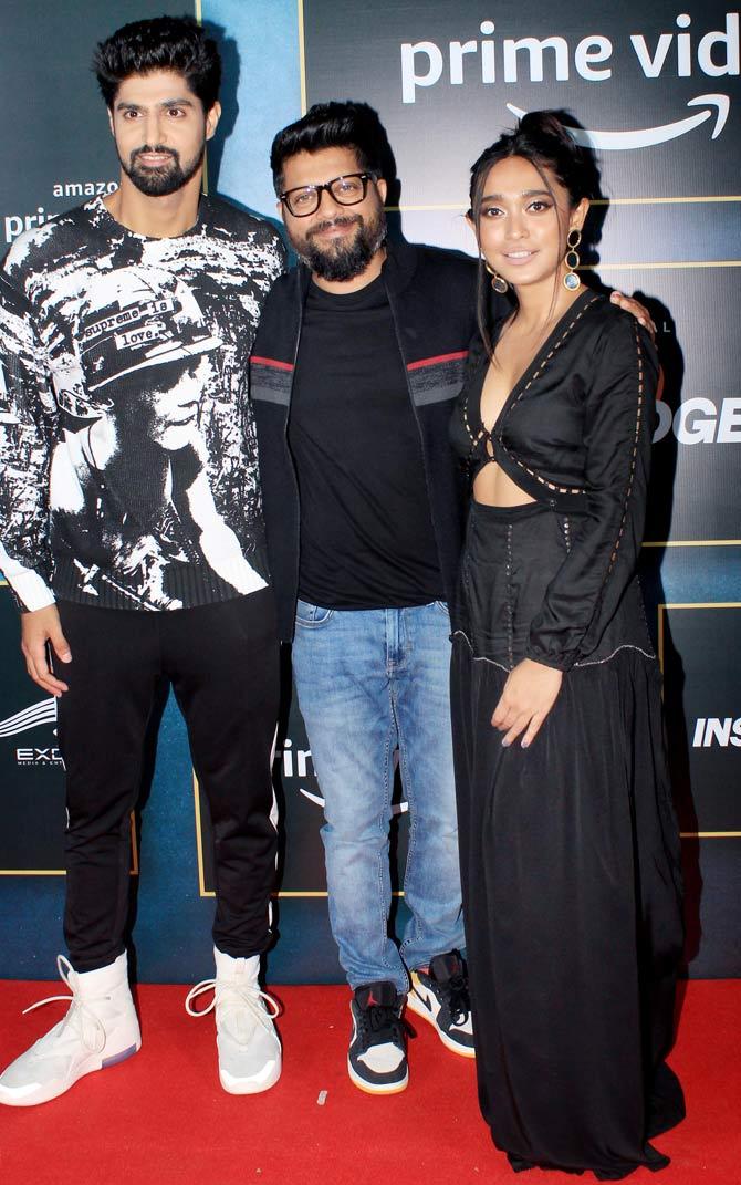 In the series, Oberoi played sports management company owner Vikrant Dhawan, Chadda is an actress and Mumbai Mavericks co-owner, Zarina Malik, Virwani is Mavericks star player Vayu Raghavan, Chaturvedi is rookie bowler Prashant Kanaujia, Bedi is Mavericks captain Arvind Vashishth, Gupta is Mavericks chief analyst and Vayu's sister Rohini Raghavan, and Suri is Mavericks coach Niranjan Suri.