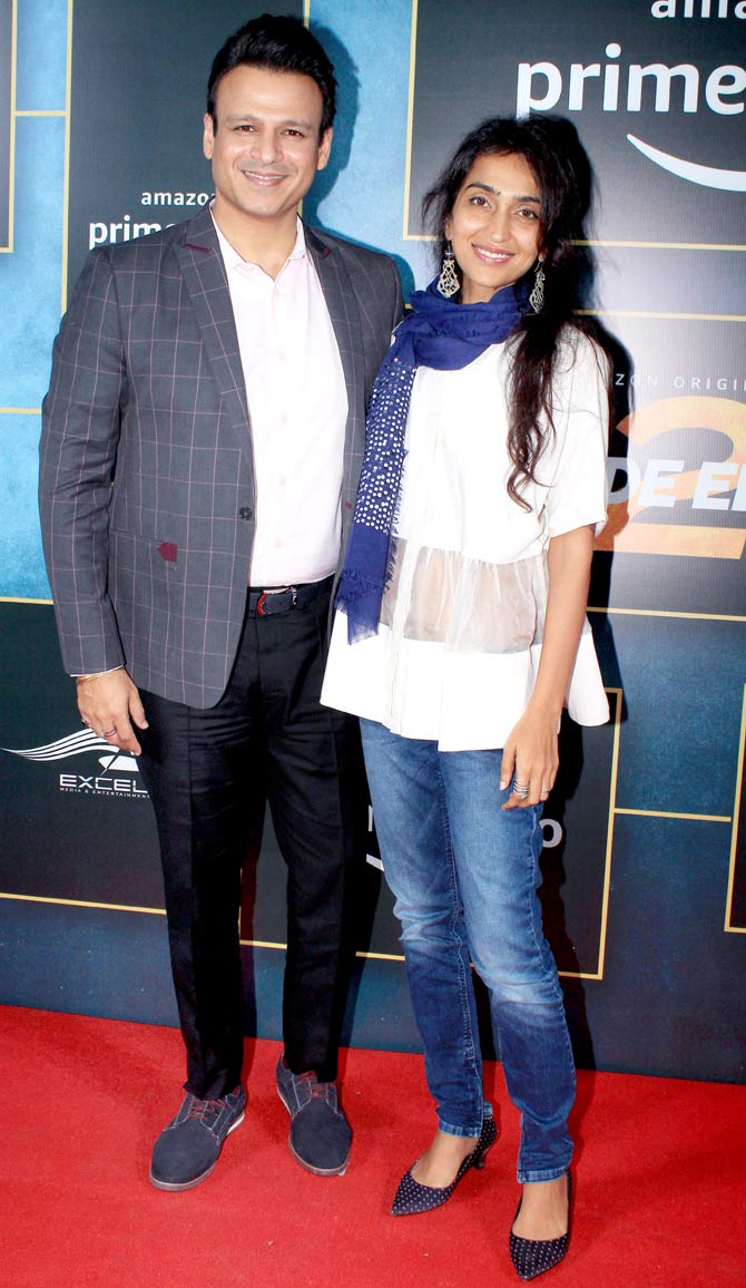 Vivek Oberoi is entering the league in style and a transformation of his look marks his comeback with something huge in the show.
In picture: Vivek Oberoi and Priyanka Alva Oberoi posed for the shutterbugs as they arrived at the screening of the film.