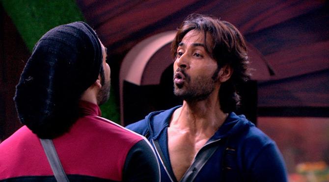 As soon as the first buzzer rang, Sidharth and Asim got into a brawl with each other while fetching the bags. The task took an ugly turn when Paras decided to take advantage of his 'Sanchalan' turning the whole house against him.