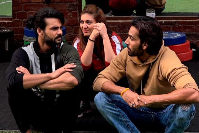 This task, too, got violent, as per usual. Shehnaaz accused Shefali Zariwala of slapping her, which the latter vehemently denied. 