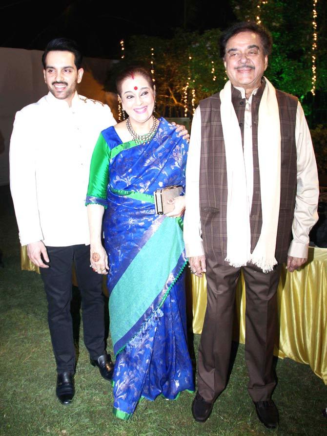 Actor-turned-politician Shatrughan Sinha attended the bash with his wife Poonam Sinha and son Luv Sinha. The father-son duo twinned in their white-and-black outfits, while Poonam looked beautiful in her blue saree. Shatrughan completed his look with a brown jacket and white scarf.