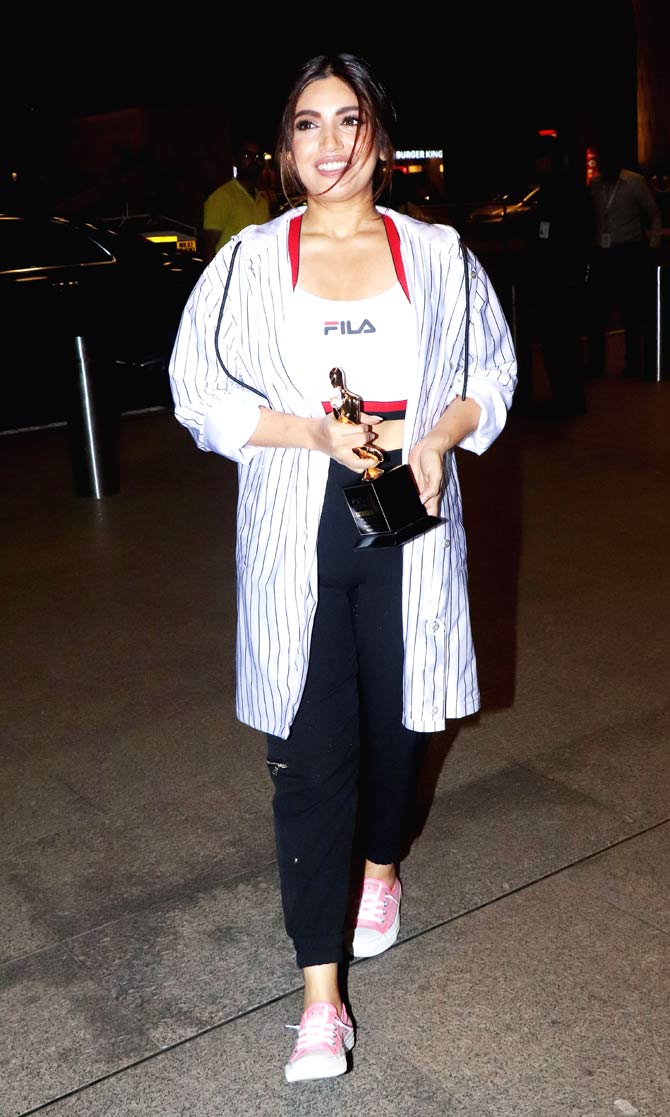 Bhumi Pednekar was all smile as she arrived at the Mumbai airport. Bhumi and her co-stars are currently riding high as their film Pati Patni Aur Woh as hit theatre's last week. The film has raked in Rs 35.94 crores in its opening weekend.
