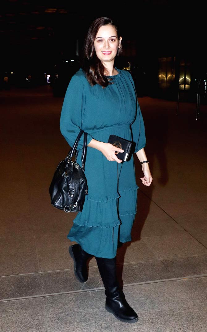 Ranbir Kapoor's Yeh Jawaani Hai Deewani co-star Evelyn Sharma was also spotted at the Mumbai airport.