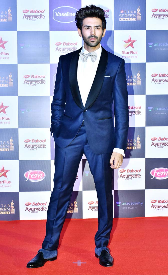 Kartik Aaryan looked dapper in his white shirt, blue suit and pants. Kartik's film, Lukka Chuppi won the Baat Nayi Award. On the work front, his last film, Pati Patni Aur Woh has received a positive response from the critics and audience. The romantic comedy, also starring Bhumi Pendnekar and Ananya Panday is a remake of the 1978 film of the same name.