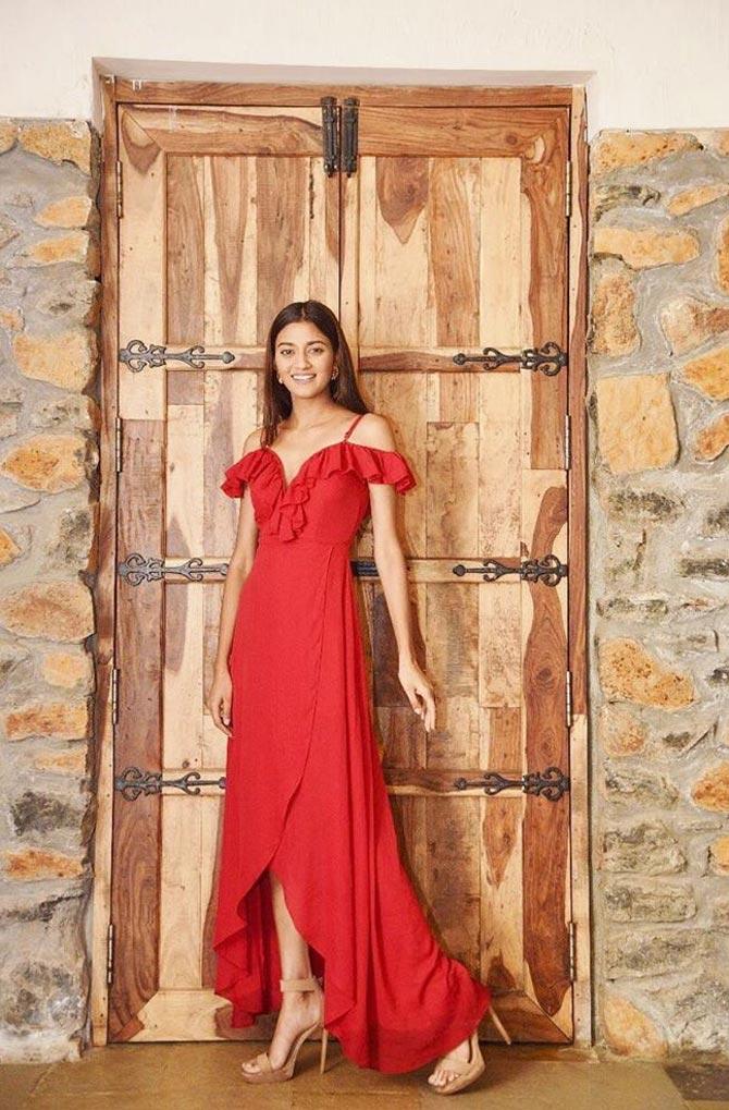 During one of her getaways with Shivani J Jadhav and Gayatri Bharadwaj, Shreya shared this photo in a red off-shoulder gown. With nude heels and no accessories, Shreya wore minimal make-up. 