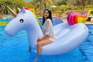 Ananya Panday's mini vacation with friends is all rainbows and unicorns