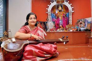 Pujari held for theft of jewellery from Anuradha Paudwal's house