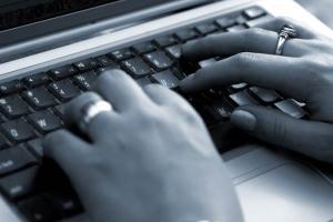 40 percent Indian women fear online trolls as they embrace Internet