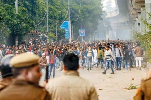 50 Jamia students detained; cops resort to lathicharge and tear gas