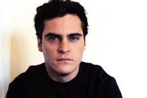 Joaquin Phoenix shooting for Mike Mills' film in extreme cold