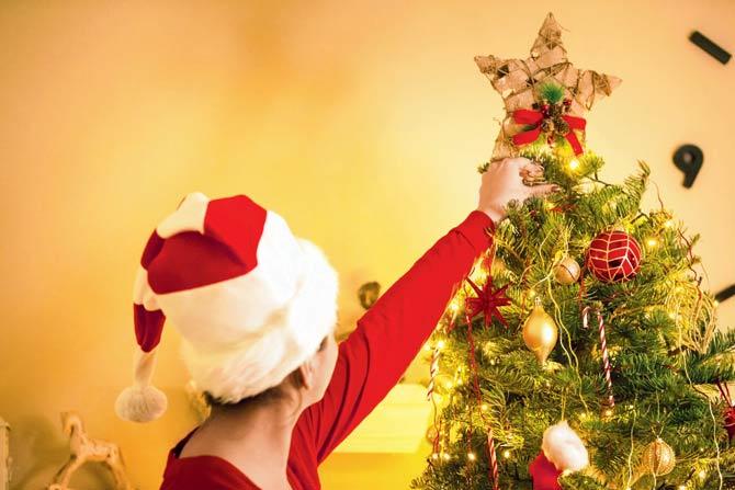 Light a five-star Christmas tree