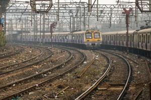 Navi Mumbai Crime: Woman falls off train during chain-snatching bid