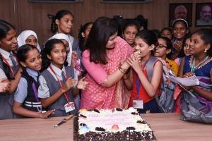 BJP leader Poonam Mahajan turns 39, celebrates birthday with 40 girls
