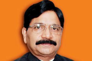 Nine Shiv Sena leaders left out of Thackeray ministry