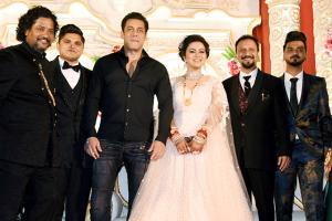 Salman Khan, Dolly Bindra, Johny Lever, Himesh Reshammiya at wedding